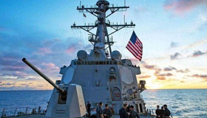 歼20让美日雷达失灵，美派2波人求和，话音刚落，英航母撤离南海