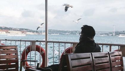 香港金管局陈维民:过去20年香港离岸人民币日均外汇交易额增逾6倍