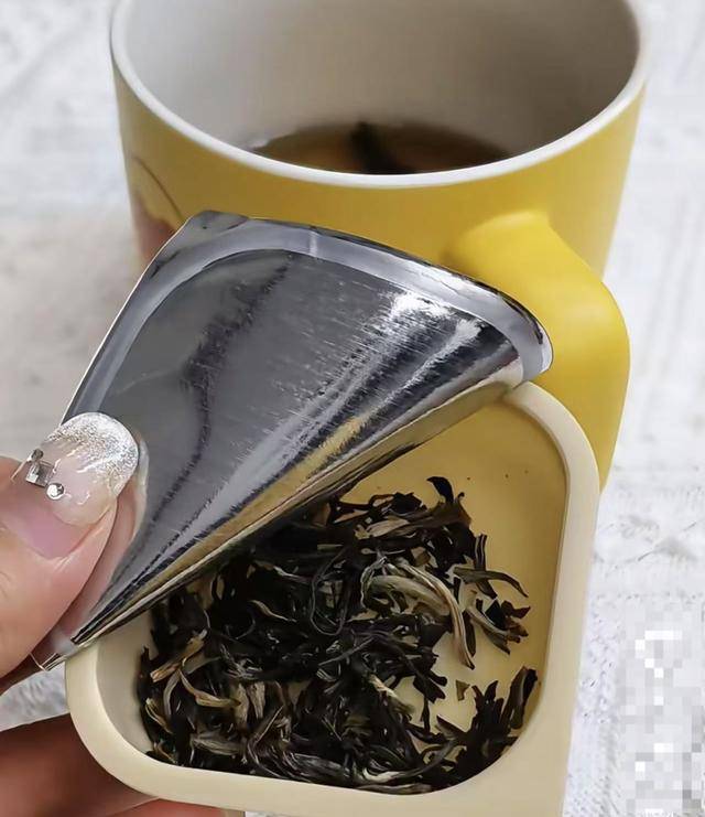 “奈雪的茶”，被曝喝出青蛙