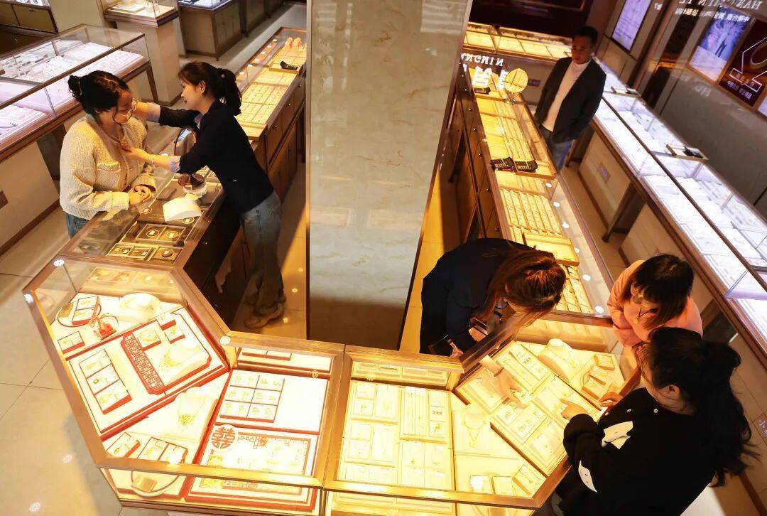 金价,爆了!多家银行、上金所紧急提醒!比特币下跌,加密币全网24小时52亿元蒸发,美联储官员:应降息50个基点