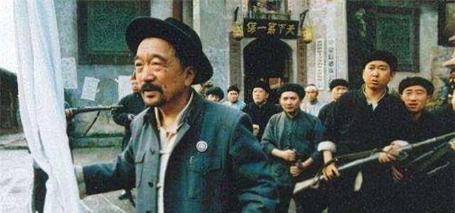 原创民国时的保长,跟当时的村长有什么区别?